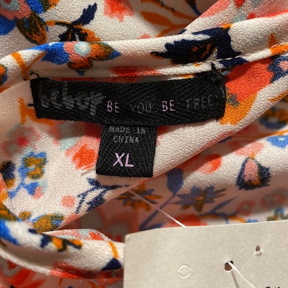 Romper NWT - Picture 3 of 3